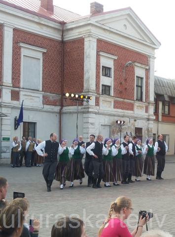 Jelgavas novada deju kolektīvu pasākums „Vasarsvētku sadancis” 2014